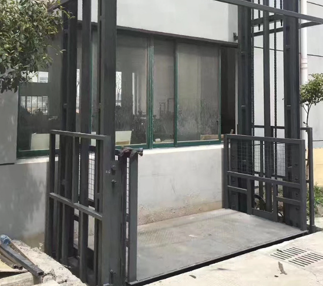 思明导轨式施工升降机助力民生工程提速增效