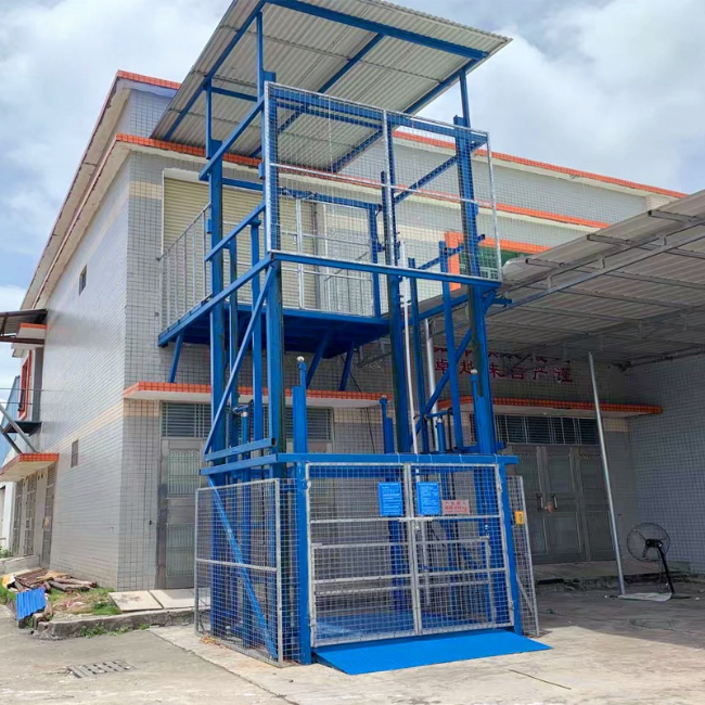 思明建材厂室外升降货梯安装
